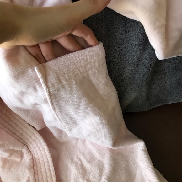 Pink robe - Picture 3 of 8